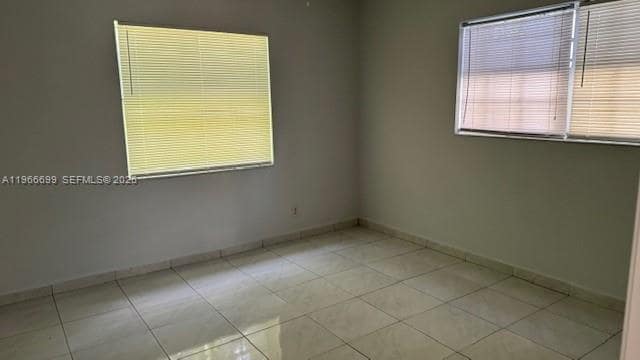 Building Photo - 811 NE 8th St