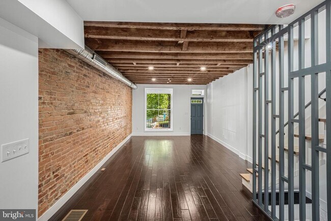 Building Photo - 325 W Lorraine Ave