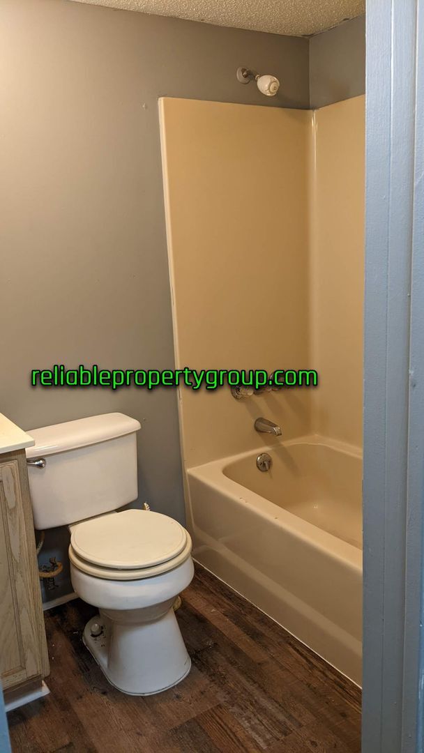 Building Photo - New Listing in Marion IN