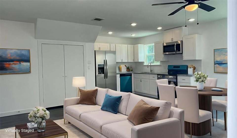 Building Photo - 9531 Everglade Dr