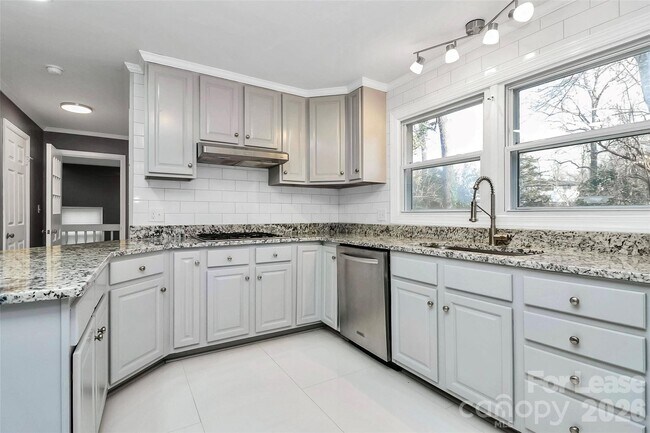 Building Photo - 8101 Kerrybrook Cir