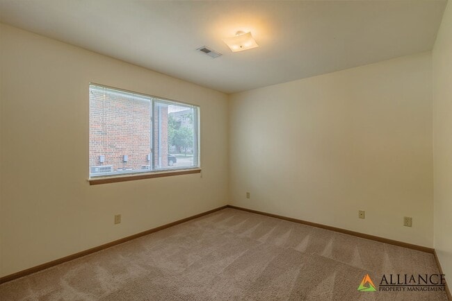 Building Photo - 928 Moro St