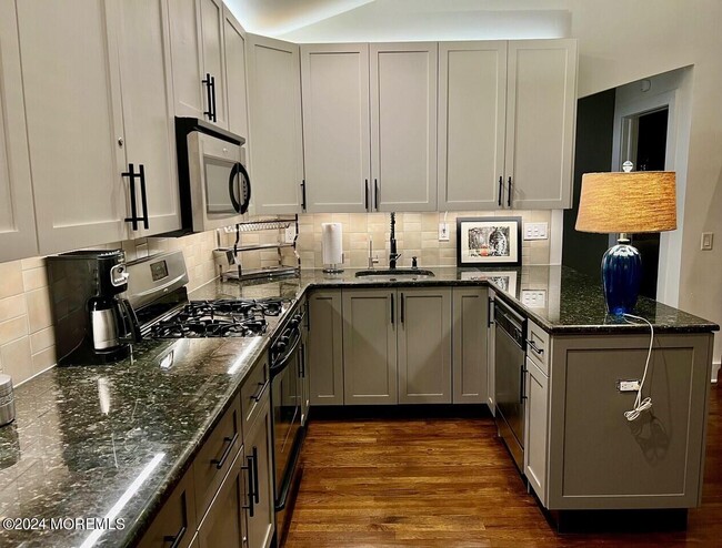 Building Photo - 301 Sixth Ave