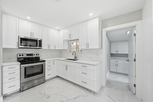 Building Photo - 4380 NW 59th Ct