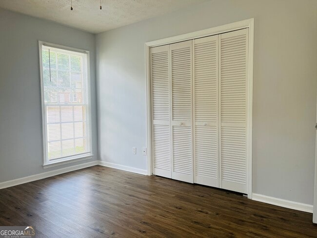 Building Photo - 104 Peachtree Ct