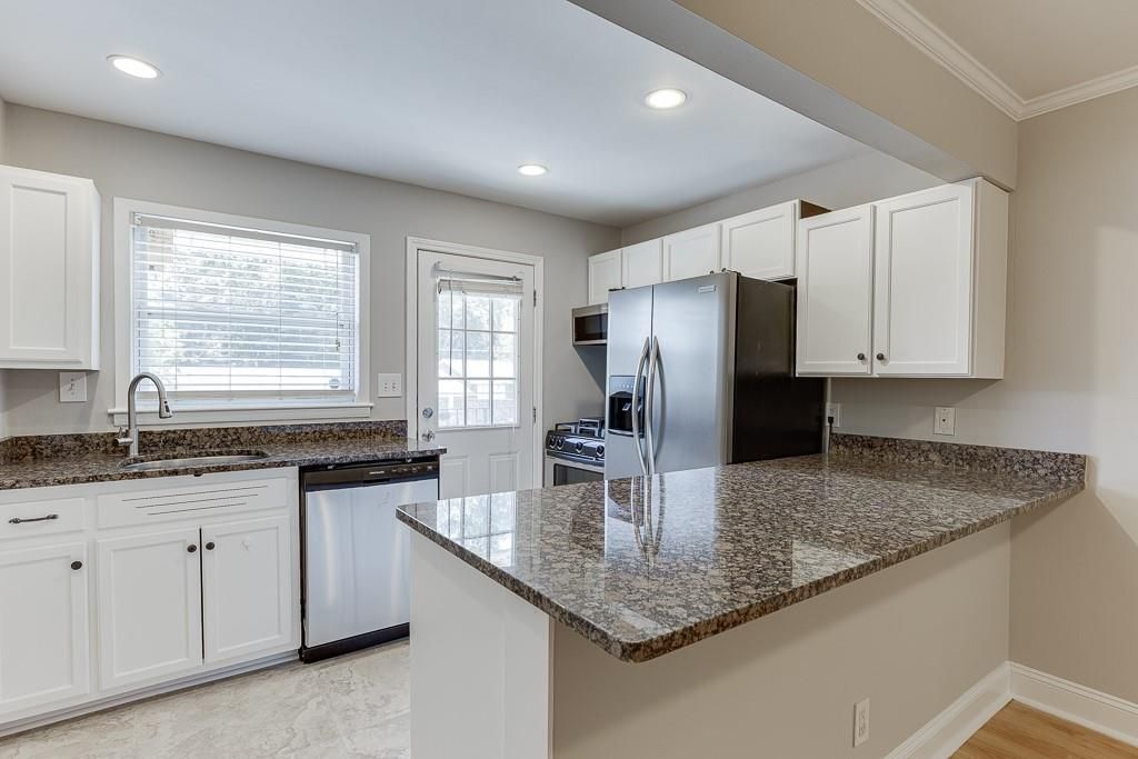 Building Photo - 4282 Roswell Rd NE