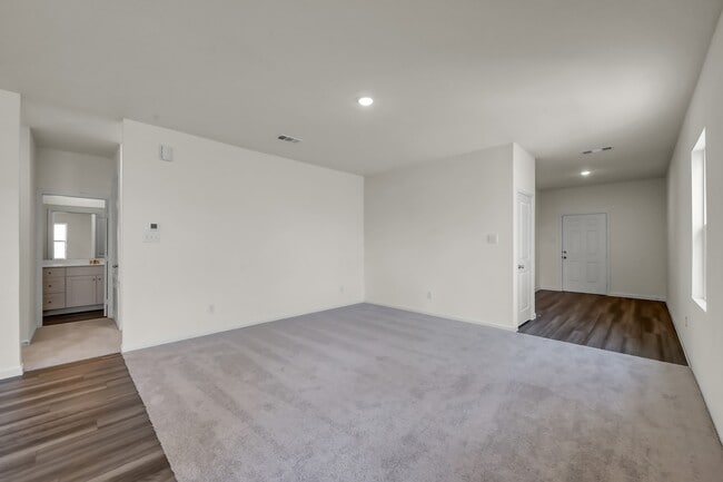 Building Photo - 15009 Ronan Dr