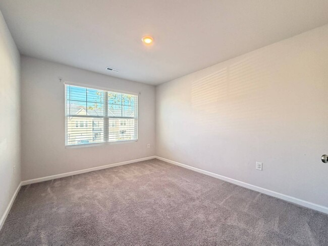 Building Photo - 400 Hazy Hls Ln