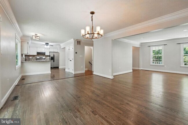 Building Photo - 11109 Ravine Dr