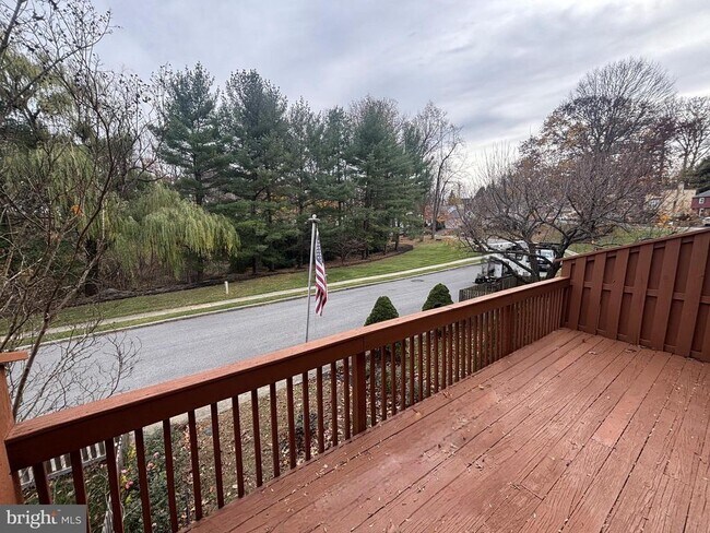 Building Photo - 120 Eaton Dr