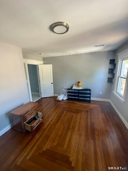 Building Photo - 32 Alstrum St