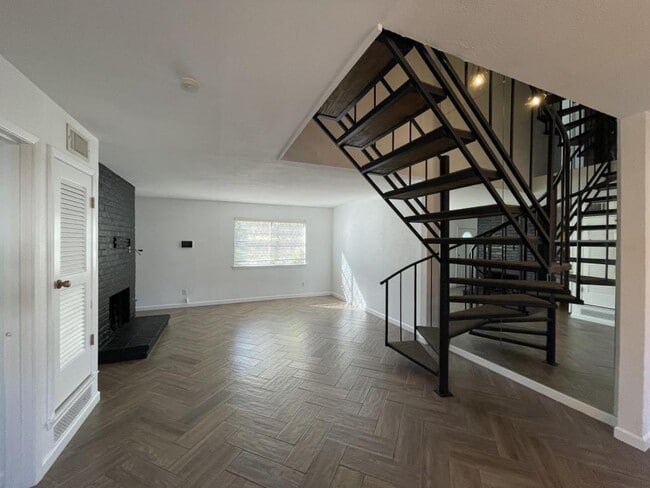 Building Photo - 292 Westview Terrace