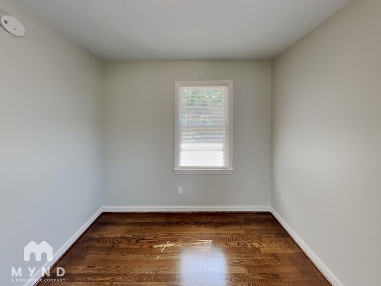 Building Photo - 304 Ridgewood Ave