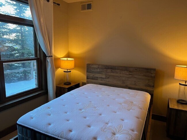 Building Photo - Unfurnished 2 bedroom in Frisco. Walk to Main Street! Garage and private Hot tub!