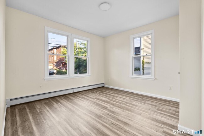 Building Photo - 81 Hungerford St