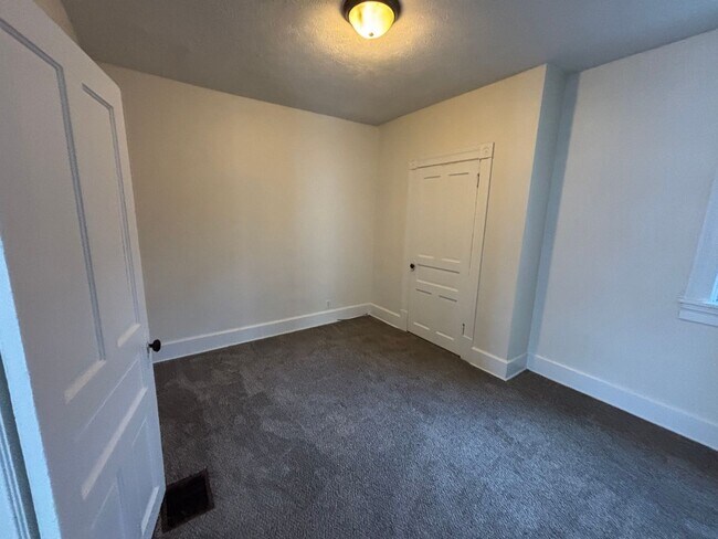 Building Photo - nbr142