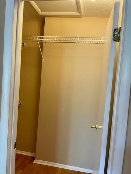 Building Photo - 124 Reserve Cir