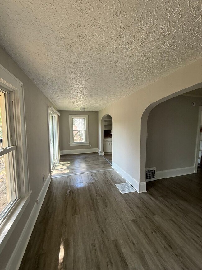 Building Photo - Coming Soon! Section 8 Accepted! Newly Ren...