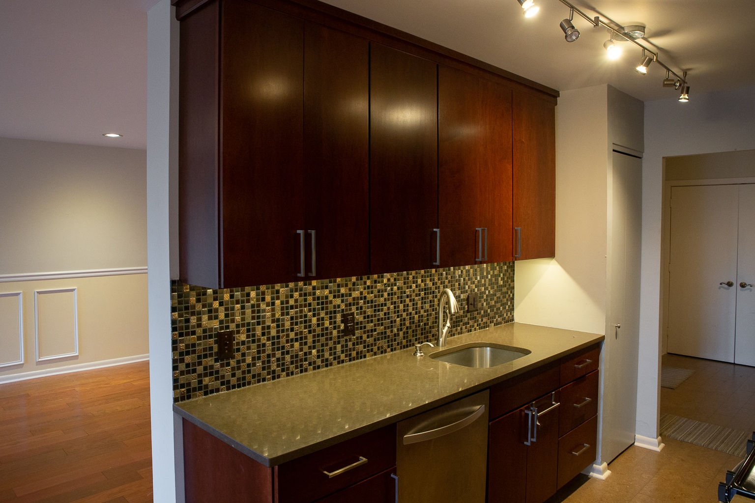 Building Photo - 1640 Oakwood Dr