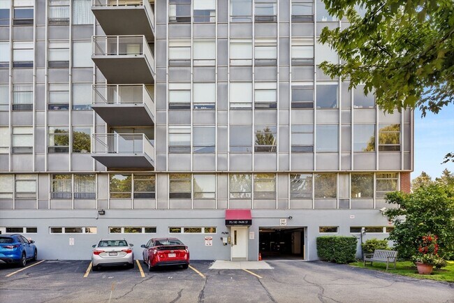 Building Photo - 80 Park St