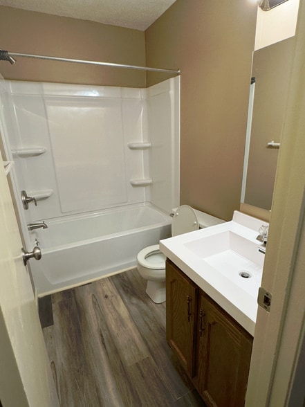 Building Photo - 309 N 6th Ave