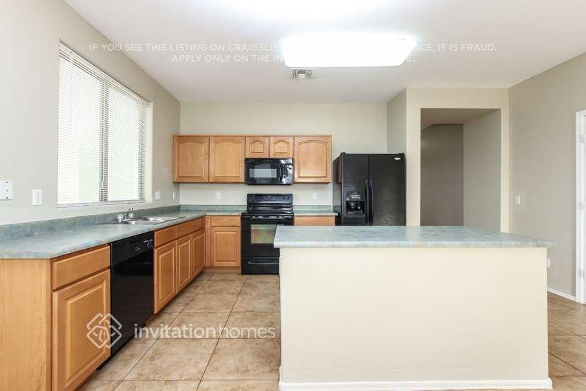 Building Photo - 6826 S 30th Ln