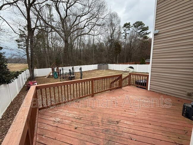 Building Photo - 15622 Troubadour Ln