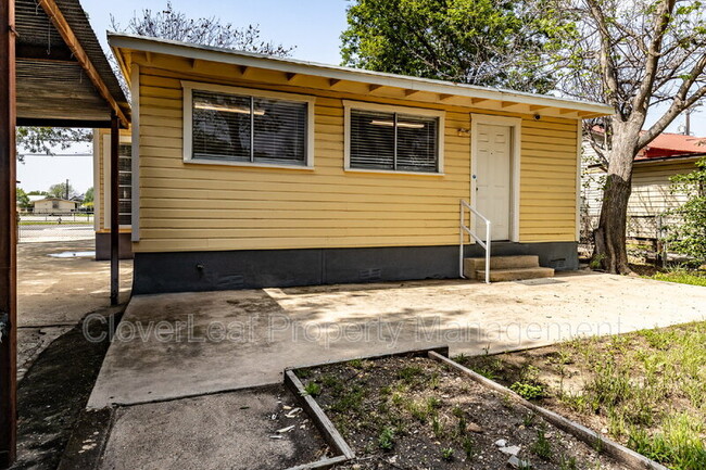 Building Photo - 323 Barrera St