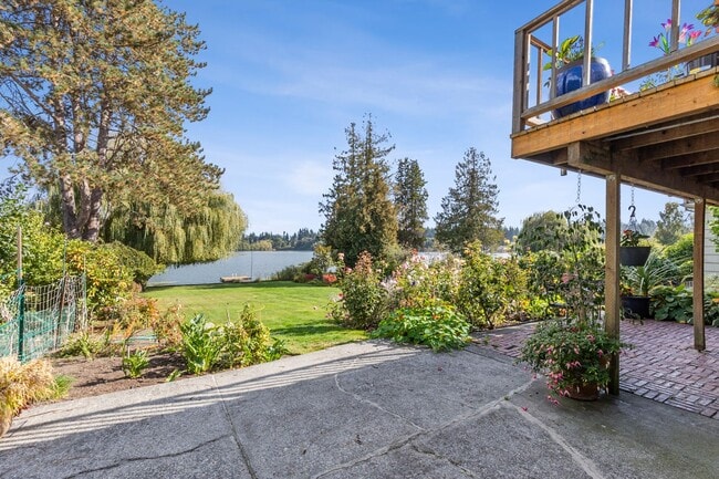 Building Photo - Charming 1 bed, 1 bath overlooking Lake Ballinger in Edmonds Bottom Floor Of Duplex $2350/mo.