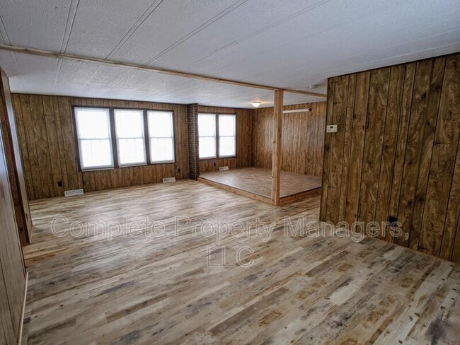 Building Photo - 1101 E 18 1/2 St