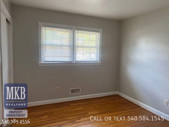 Building Photo - 1520 Longview Ave