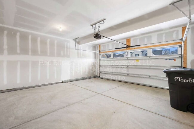 Building Photo - 2137 Riverbend Ave