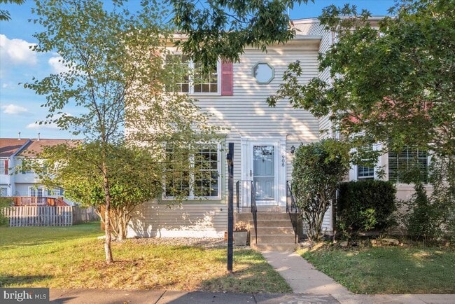 Building Photo - 908 Smartts Ln NE