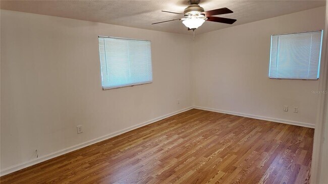 Building Photo - 5517 Maxine Dr
