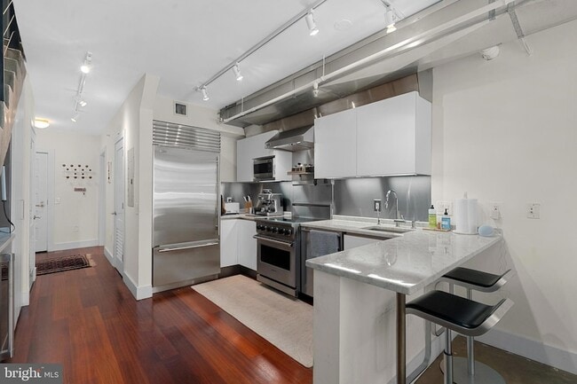 Building Photo - 616 E Street NW Unit 256