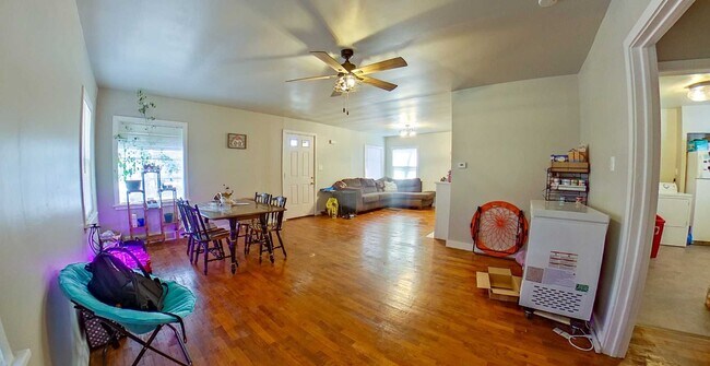 Building Photo - 1437 Legore Ln