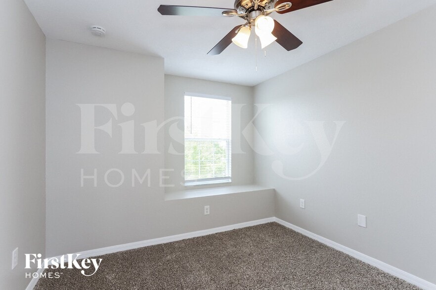 Building Photo - 811 15th St NE