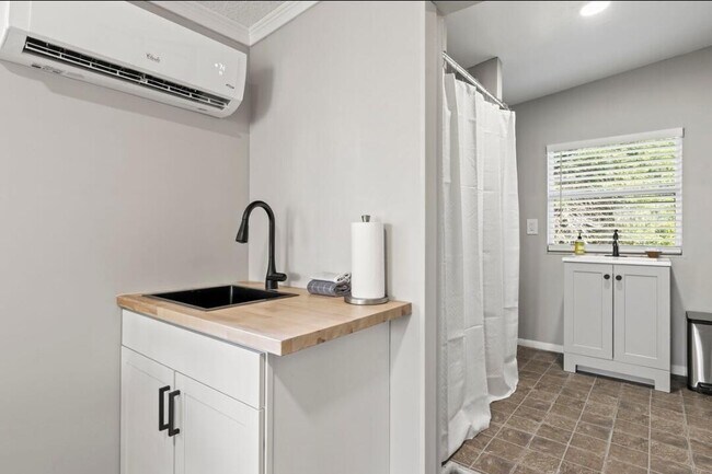 Building Photo - 5607 Tangelo Dr