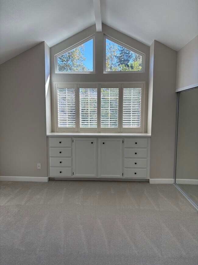 Building Photo - 1938 Stratton Cir