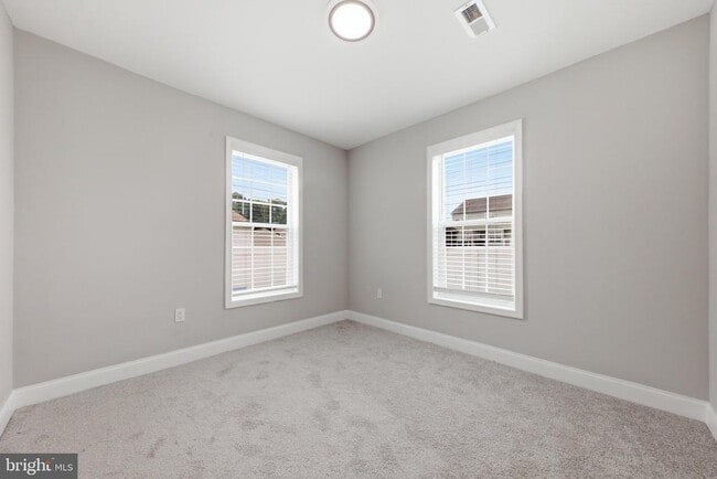 Building Photo - 3524 Meadowside Ave
