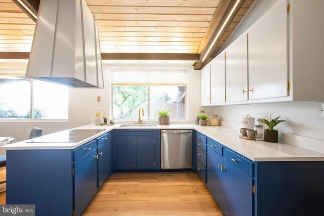Building Photo - 3406 Woodvalley Dr