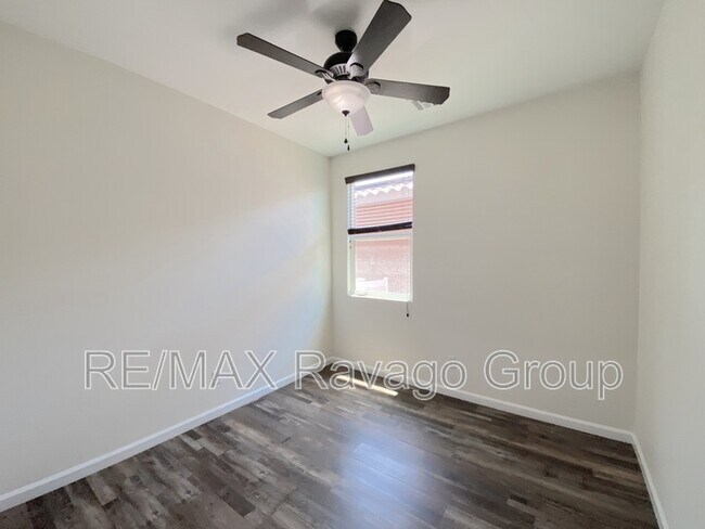 Building Photo - 1000 Aspen Cliff Dr