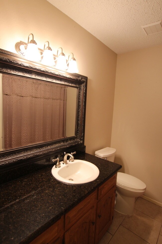 Building Photo - Charming home on Brooks Lake!