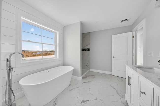 Building Photo - 3 Earle St