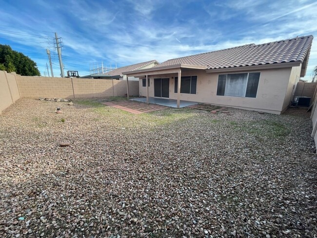 Building Photo - 4 Weeks of Free Rent! - Three bedroom Sing...