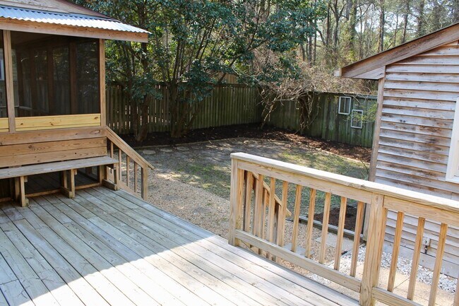 Building Photo - Spacious, Open Floor Plan at the end of 81st Street on the State Park!