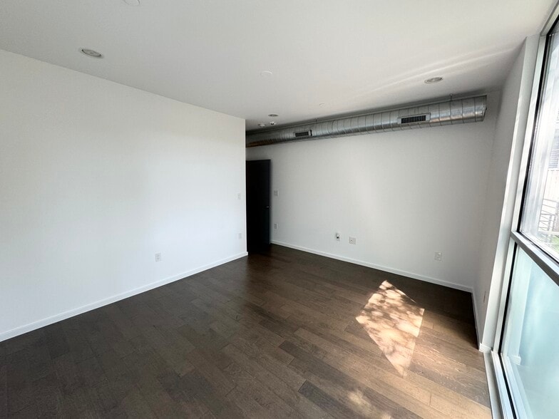 Building Photo - 1441 N 7th St