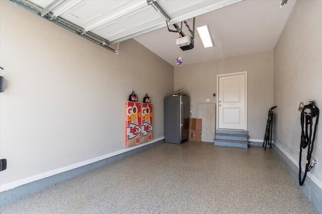 Building Photo - 1095 N Findley St