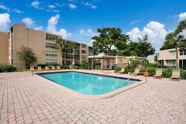 Building Photo - 9461 Evergreen Pl