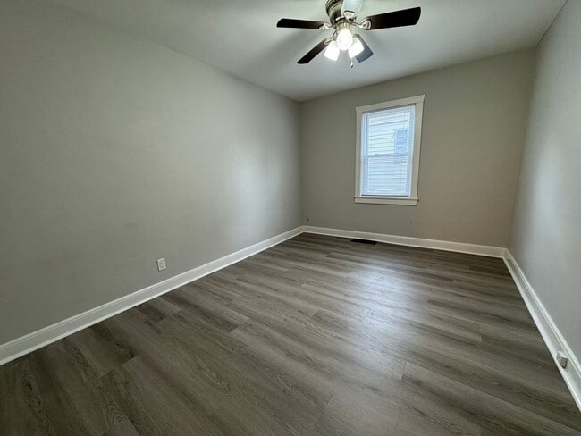 Building Photo - The Ultimate Floor-ty: 3 Bed/1.5 Bath Home...